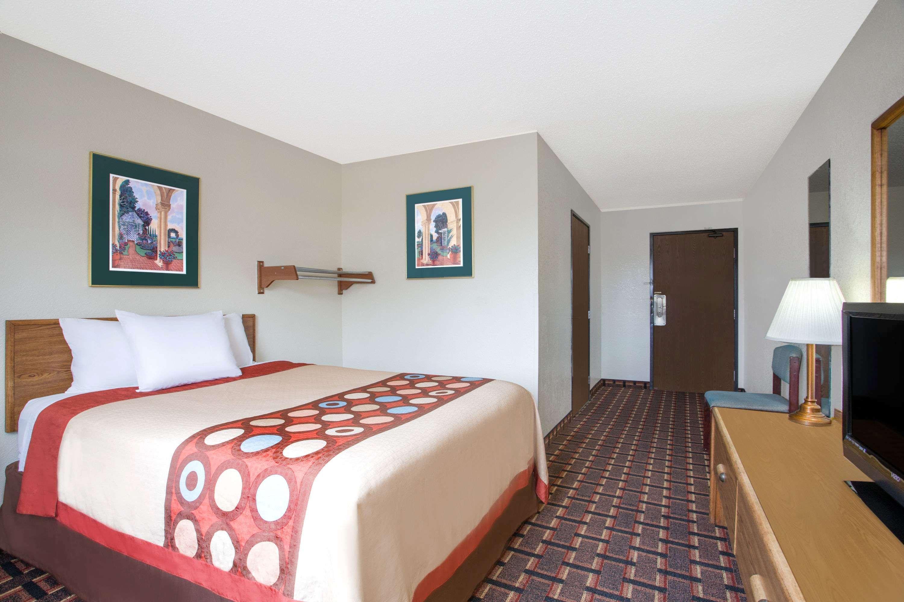 Super 8 By Wyndham Douglas Ngoại thất bức ảnh
