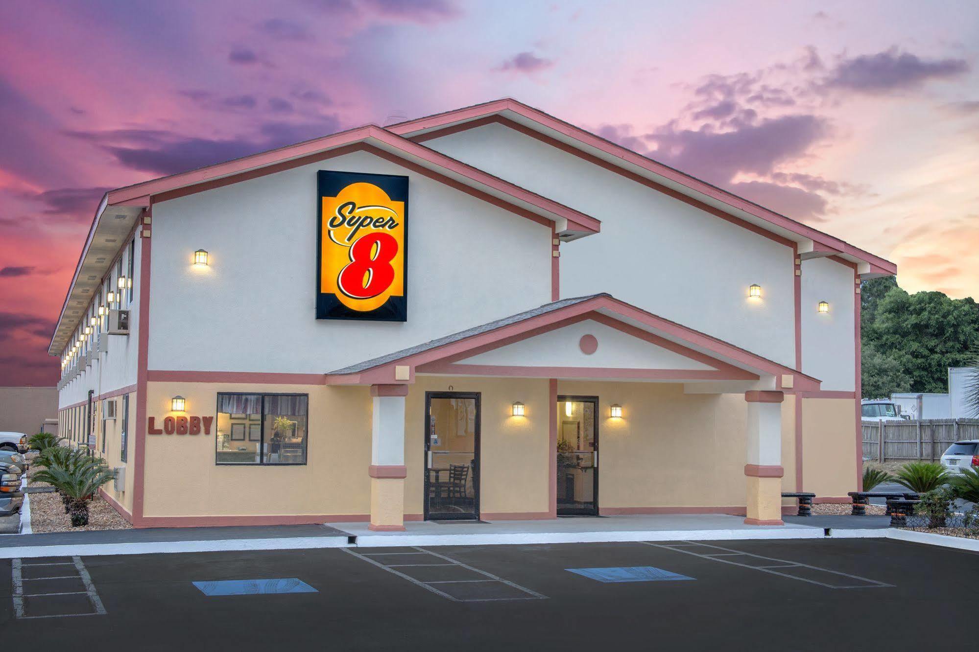 Super 8 By Wyndham Douglas Ngoại thất bức ảnh
